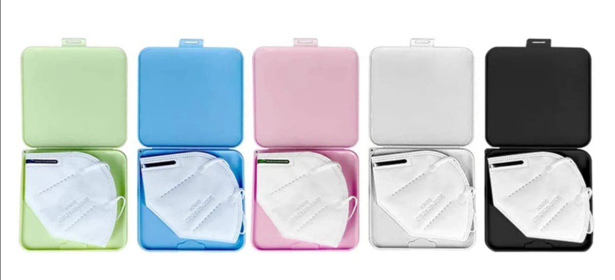 CAJA PORTATIL PARA CUBREBOCAS CUADRADA ROSA
